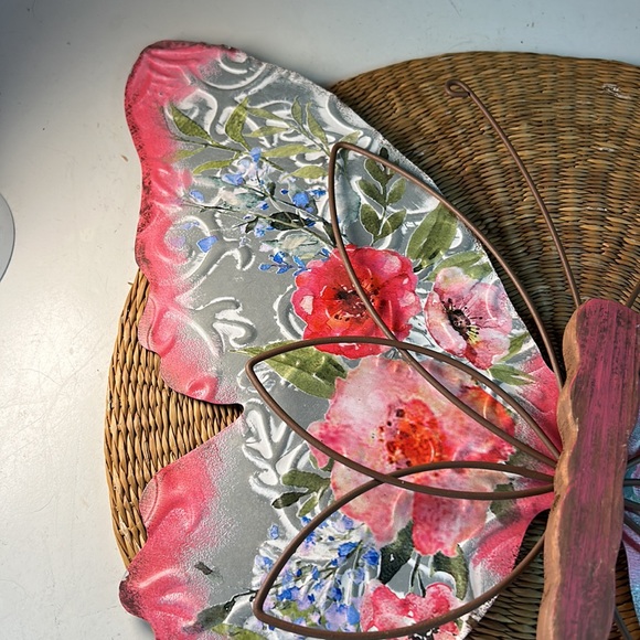 Beautiful Colorful Farmhouse Metal Butterfly Decor - Picture 5 of 10